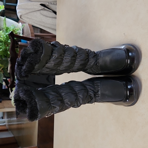 New Girls Totes Waterproof 2 Buckle Style Winter Boots Faux Fur Size 1 - Picture 3 of 12